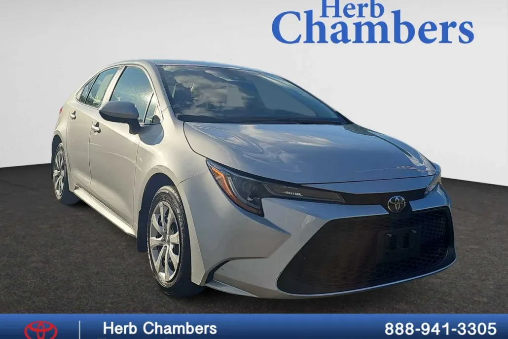 2022 Toyota Corolla LE photo 1