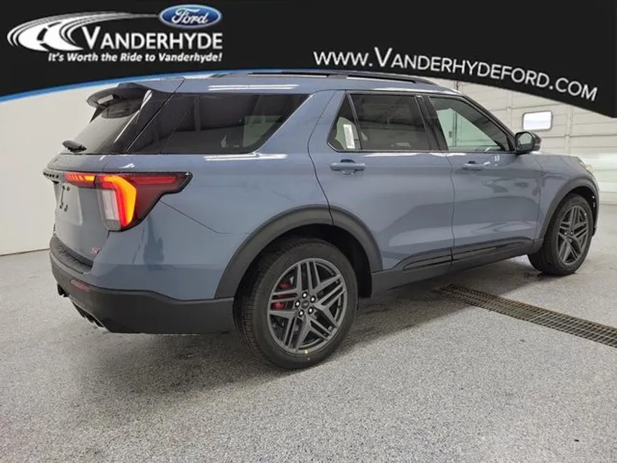 2025 Ford Explorer ST photo 1