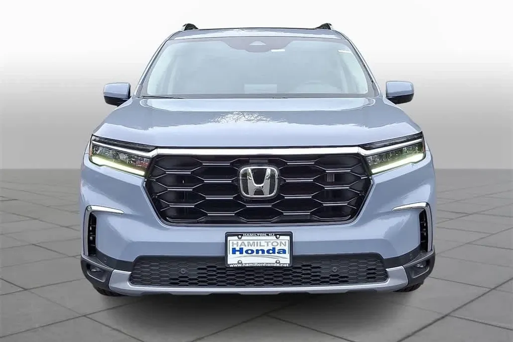 2025 Honda Pilot Touring photo 1