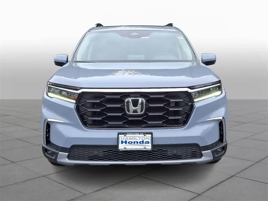 2025 Honda Pilot Touring photo 1