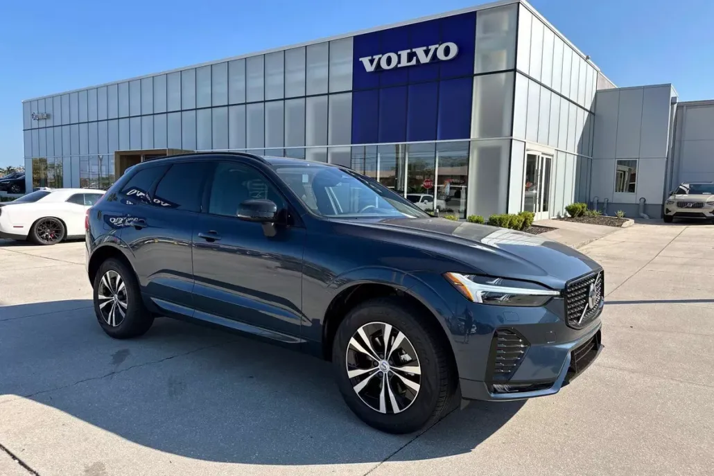 2025 Volvo XC60 B5 Core photo 1