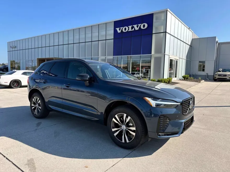 2025 Volvo XC60 B5 Core photo 1