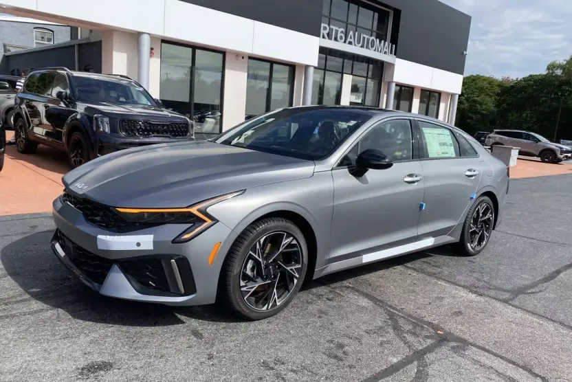 2025 Kia K5 GT-Line photo 1
