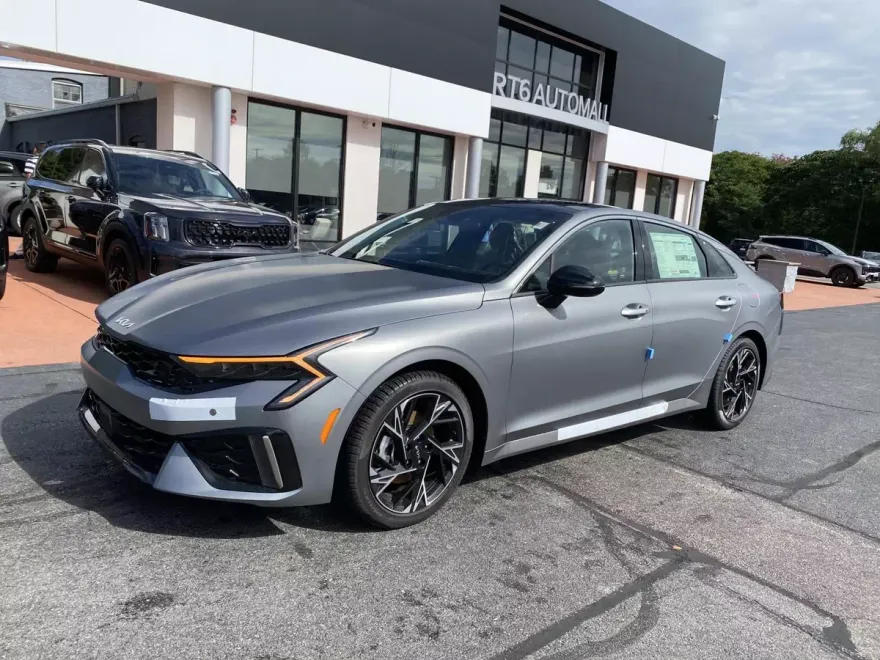 2025 Kia K5 GT-Line photo 1