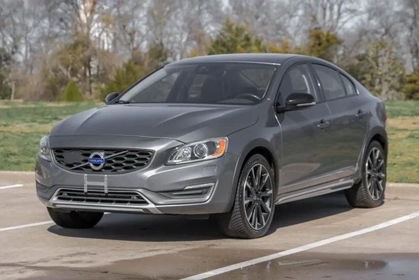 2016 Volvo S60 Cross Country T5 Platinum photo 1