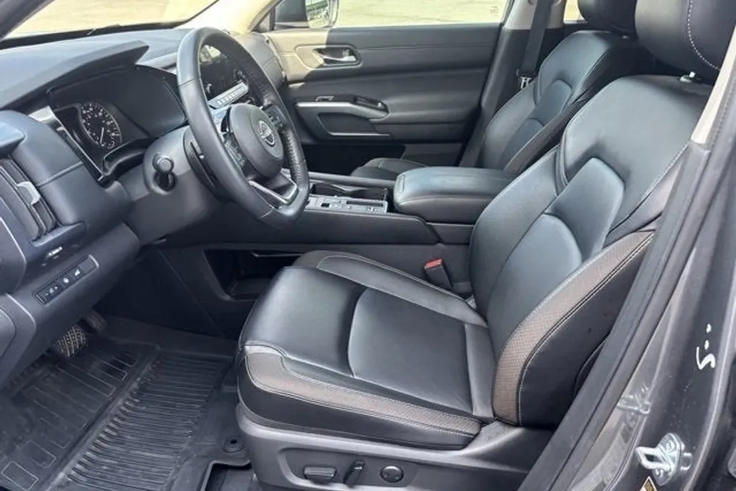 2024 Nissan Pathfinder SL photo 1