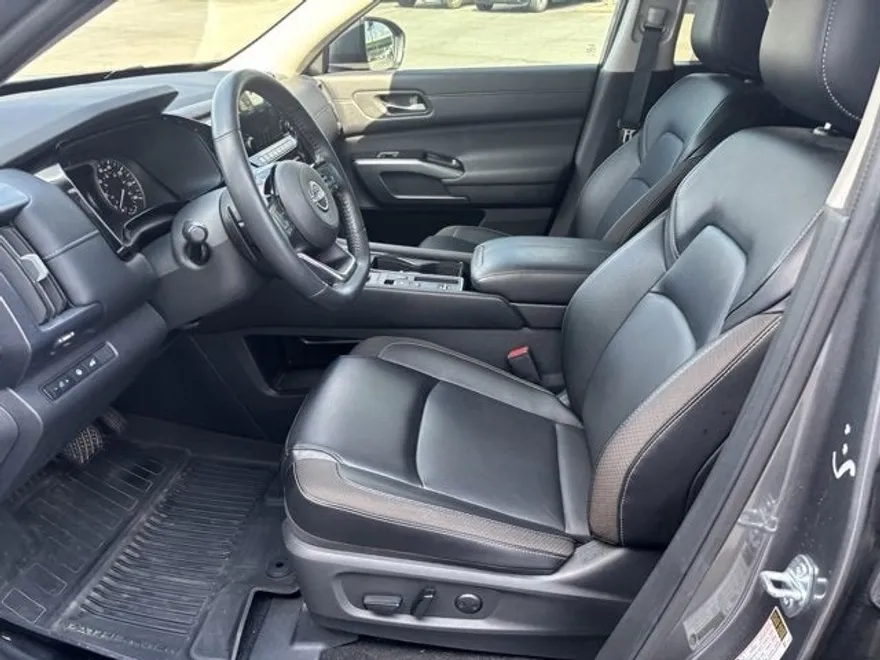 2024 Nissan Pathfinder SL photo 1