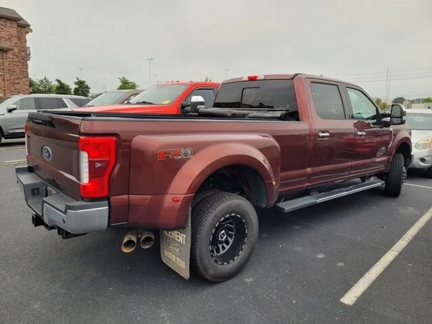 2017 Ford F-350 Lariat photo 1