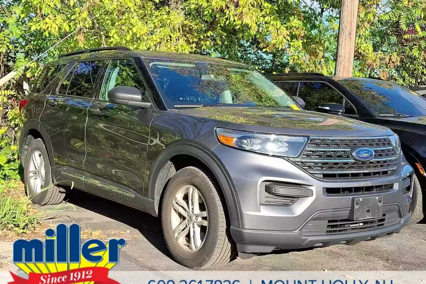 2022 Ford Explorer XLT photo 1