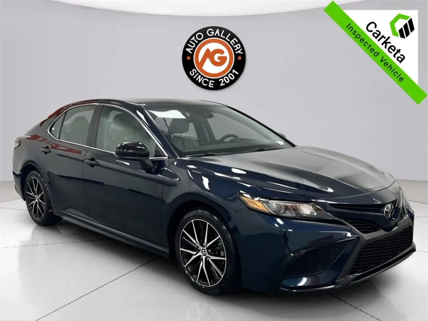 2021 Toyota Camry SE photo 1