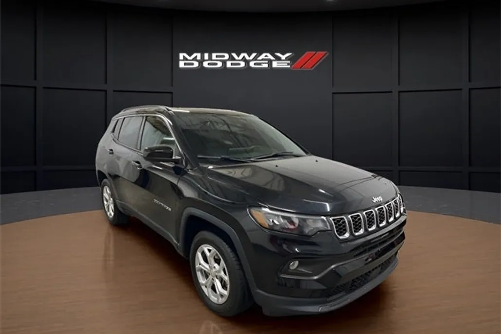2024 Jeep Compass Latitude photo 1