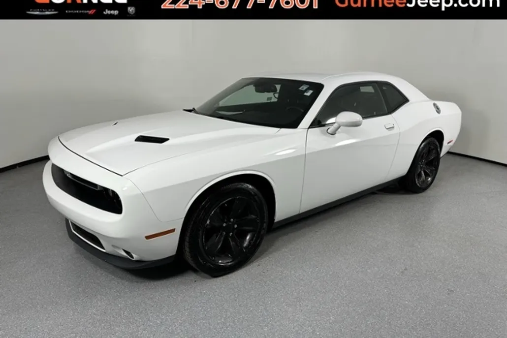 2015 Dodge Challenger SXT photo 1