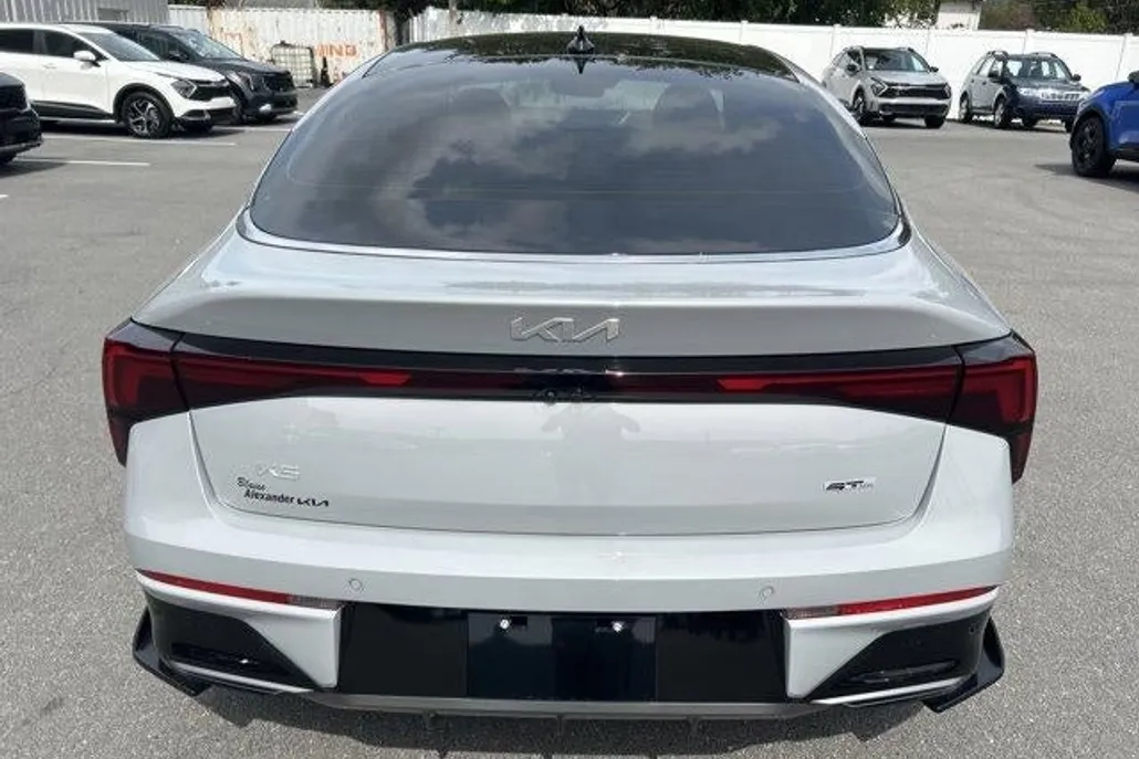 2025 Kia K5 GT-Line photo 1