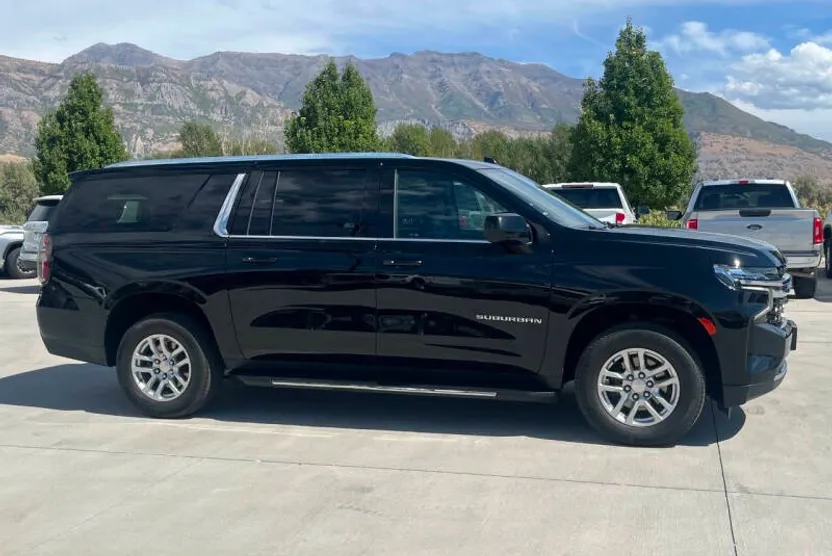 2023 Chevrolet Suburban LS photo 1