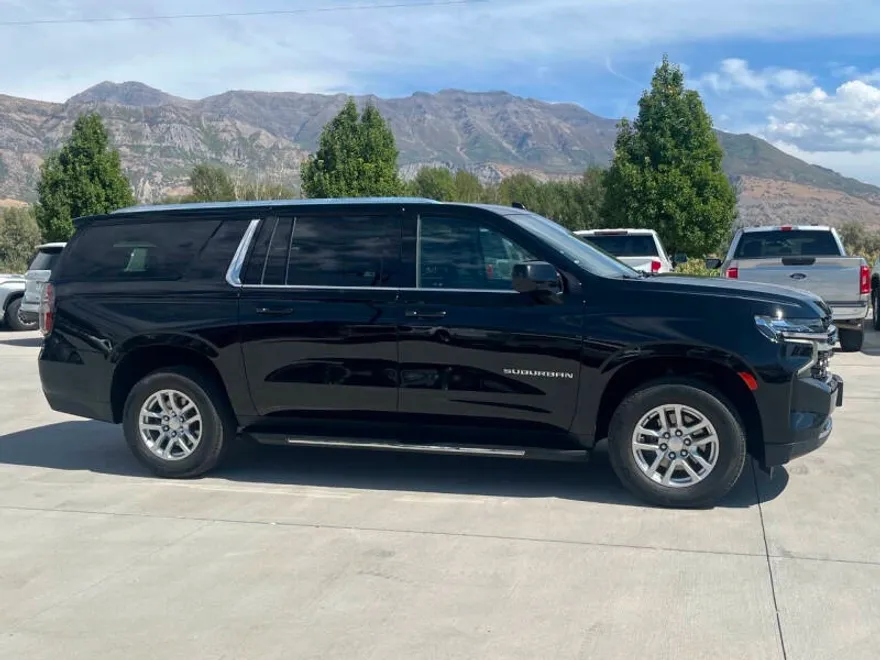 2023 Chevrolet Suburban LS photo 1