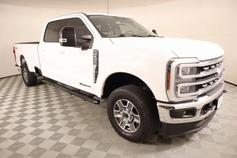 2024 Ford F-250 Lariat photo 1