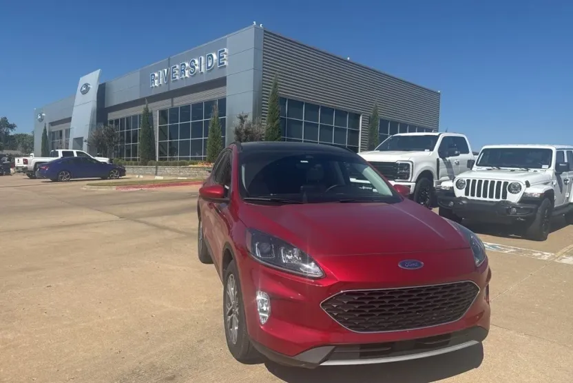 2022 Ford Escape SEL photo 1
