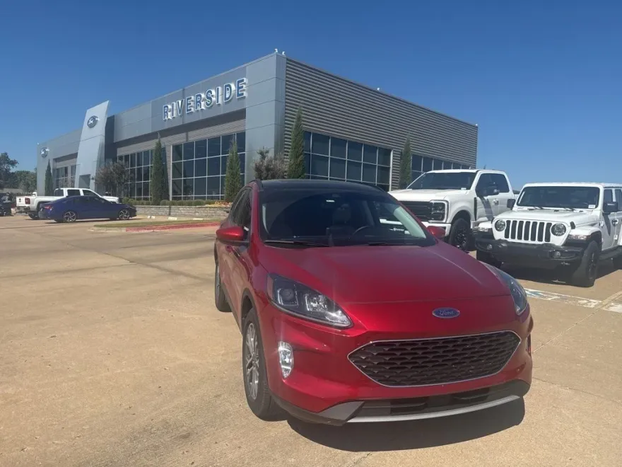 2022 Ford Escape SEL photo 1