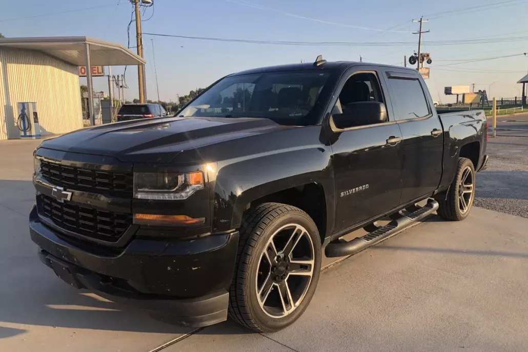 2018 Chevrolet Silverado 1500 Custom photo 1