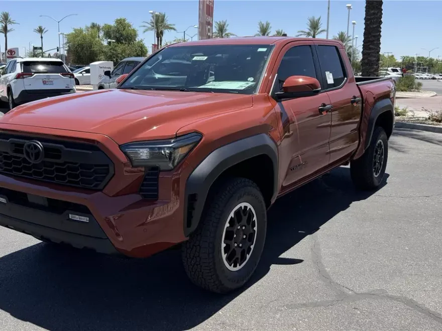 2025 Toyota Tacoma TRD Off-Road Double Cab photo 1