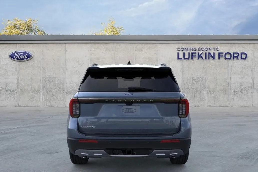 2025 Ford Explorer photo 1
