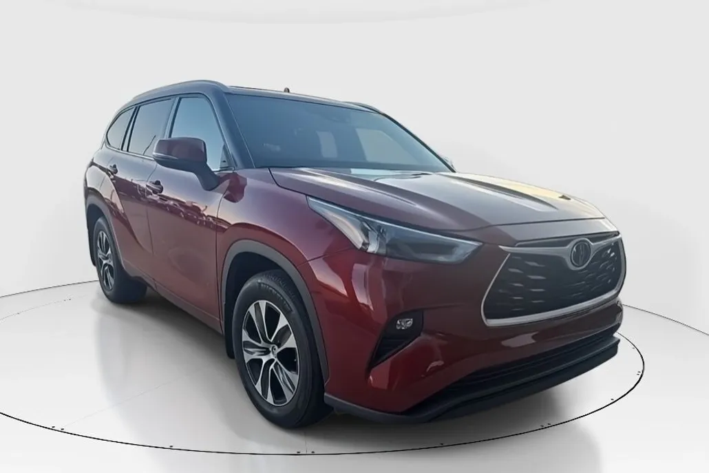 2022 Toyota Highlander XLE photo 1