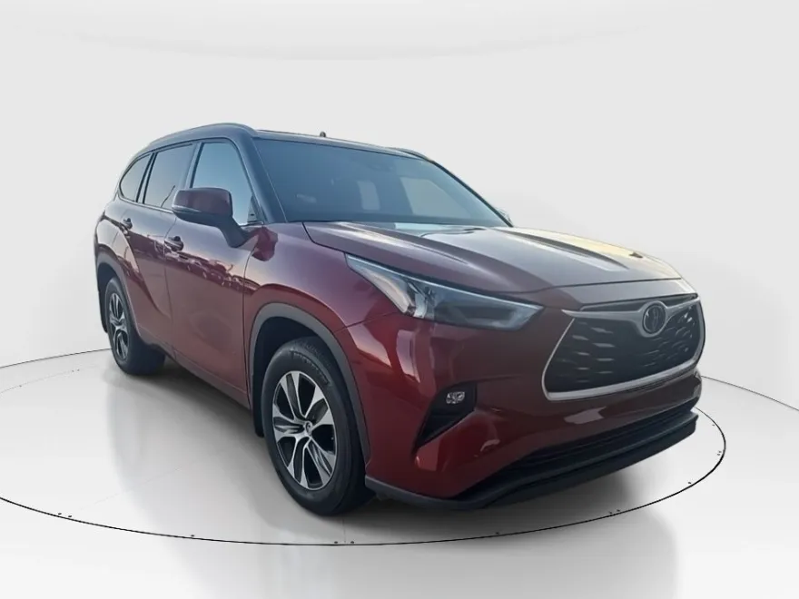 2022 Toyota Highlander XLE photo 1