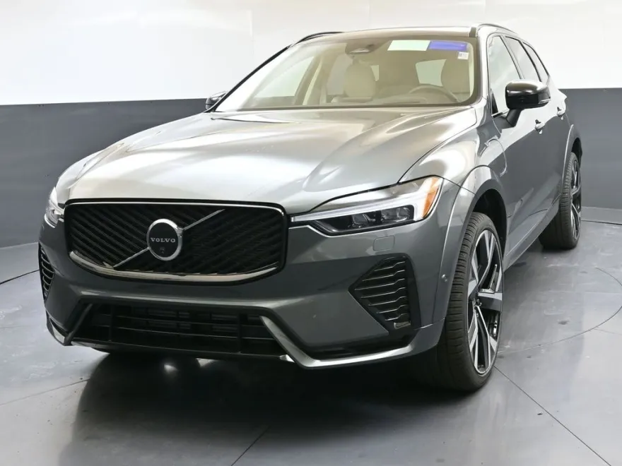 2026 Volvo XC60 T8 photo 1