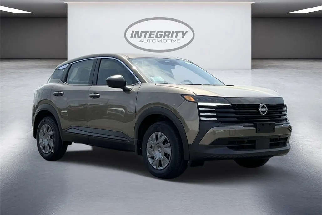 2025 Nissan Kicks S photo 1
