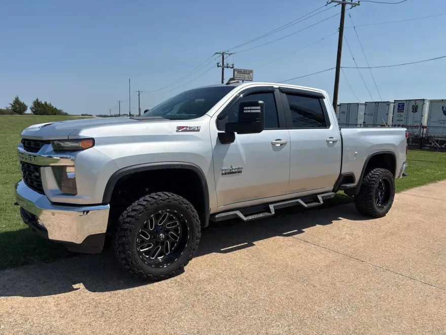 2020 Chevrolet Silverado 2500HD LT photo 1