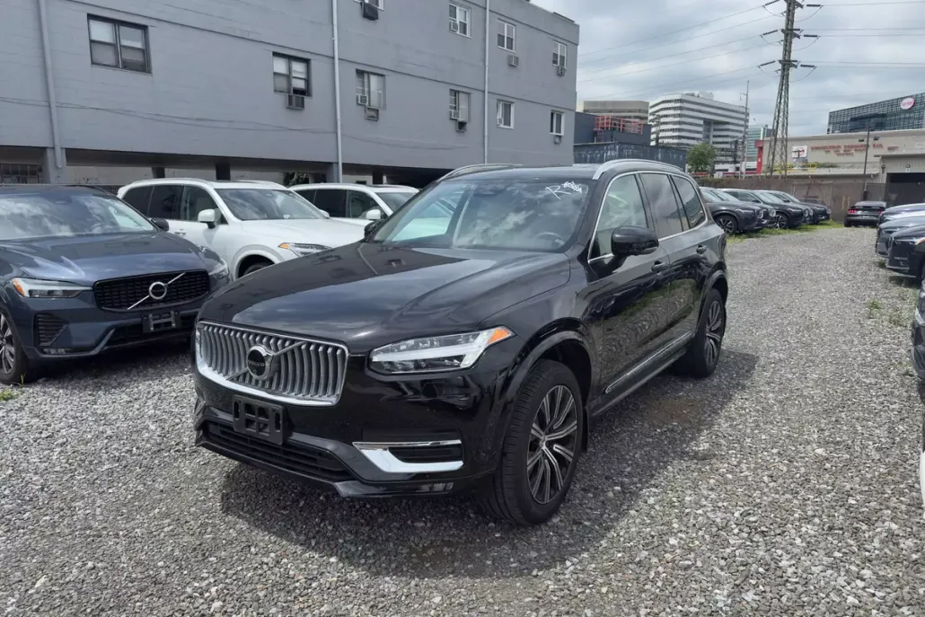 2024 Volvo XC90 Plus photo 1