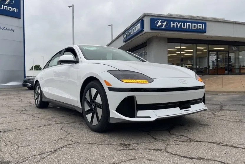 2025 Hyundai Ioniq 6 SE photo 1