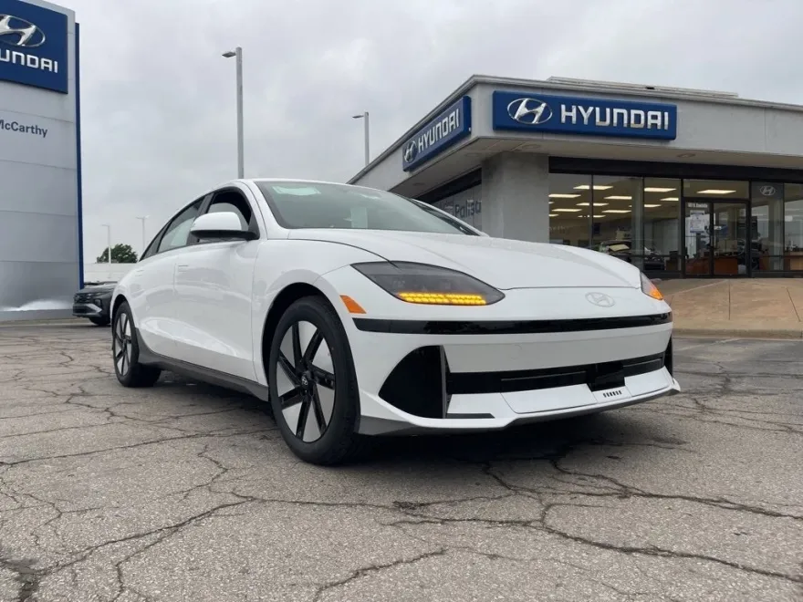 2025 Hyundai Ioniq 6 SE photo 1