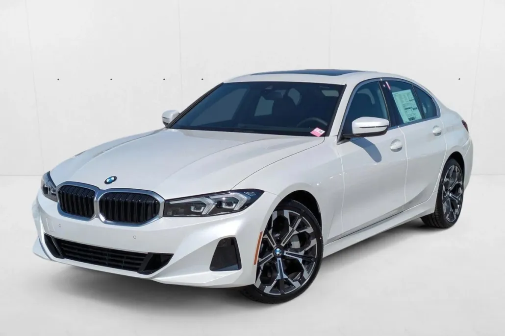2025 Bmw 330i Sedan photo 1