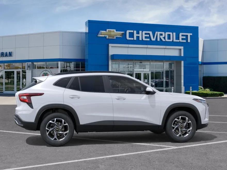 2025 Chevrolet Trax LT photo 1