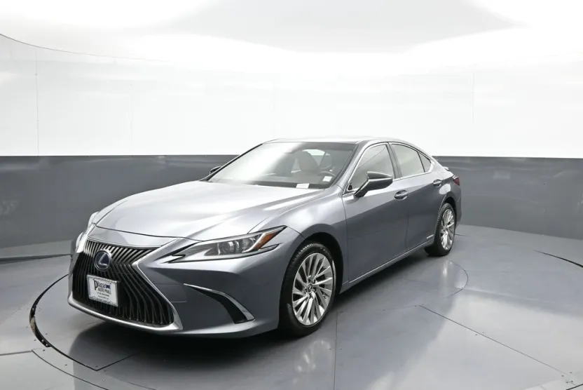 2019 Lexus ES 300h Luxury photo 1