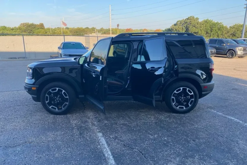 2023 Ford Bronco Sport Outer Banks photo 1