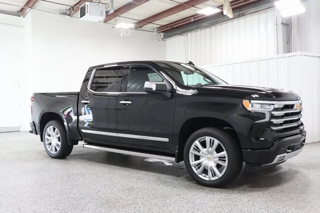 2025 Chevrolet Silverado 1500 High Country photo 1