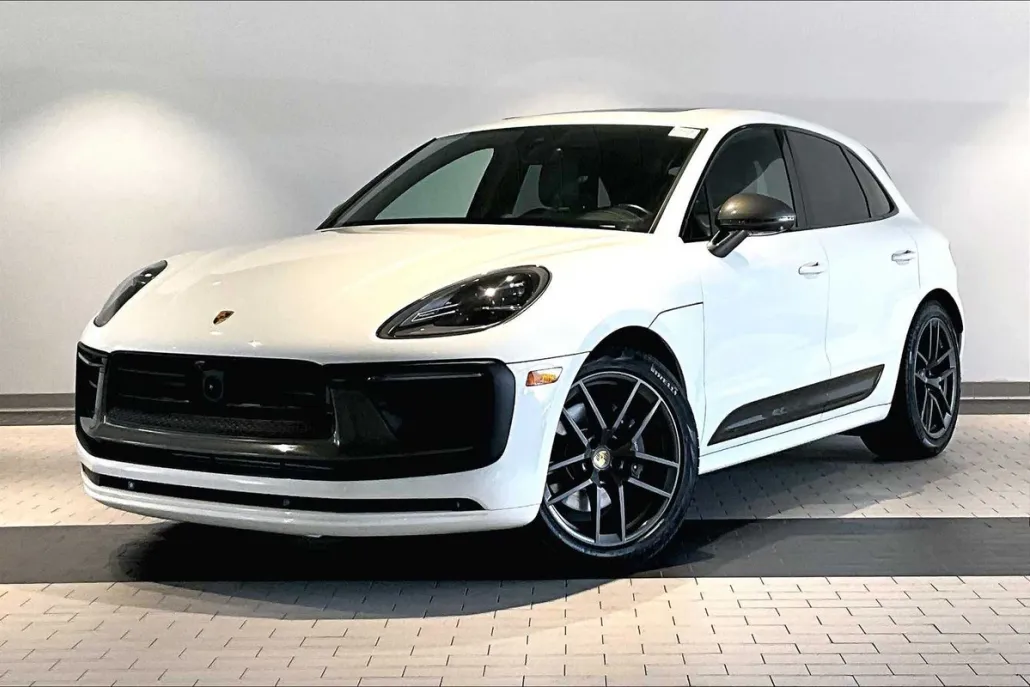 2023 Porsche Macan T photo 1