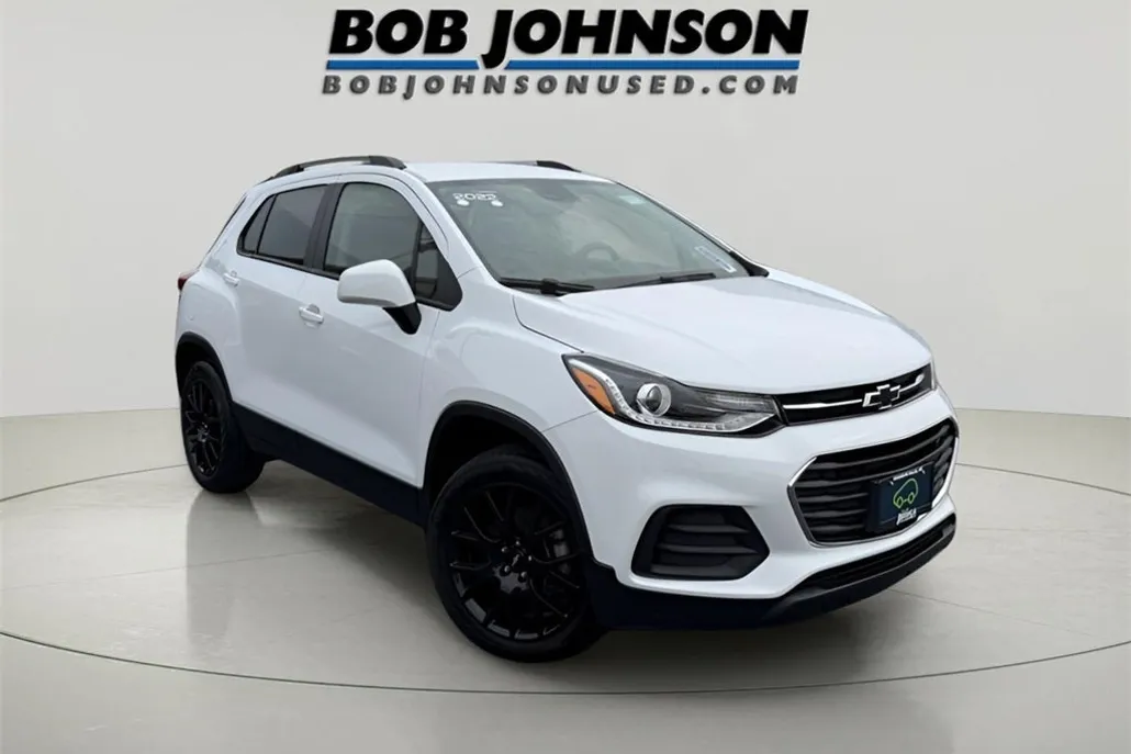 2022 Chevrolet Trax LT photo 1