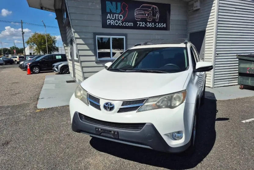 2013 Toyota RAV4 XLE photo 1