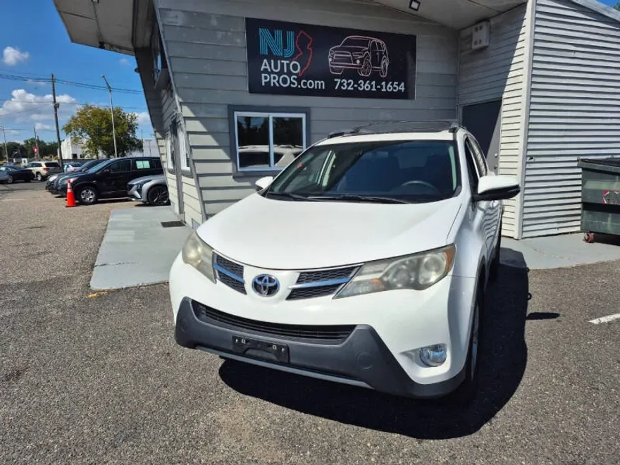 2013 Toyota RAV4 XLE photo 1
