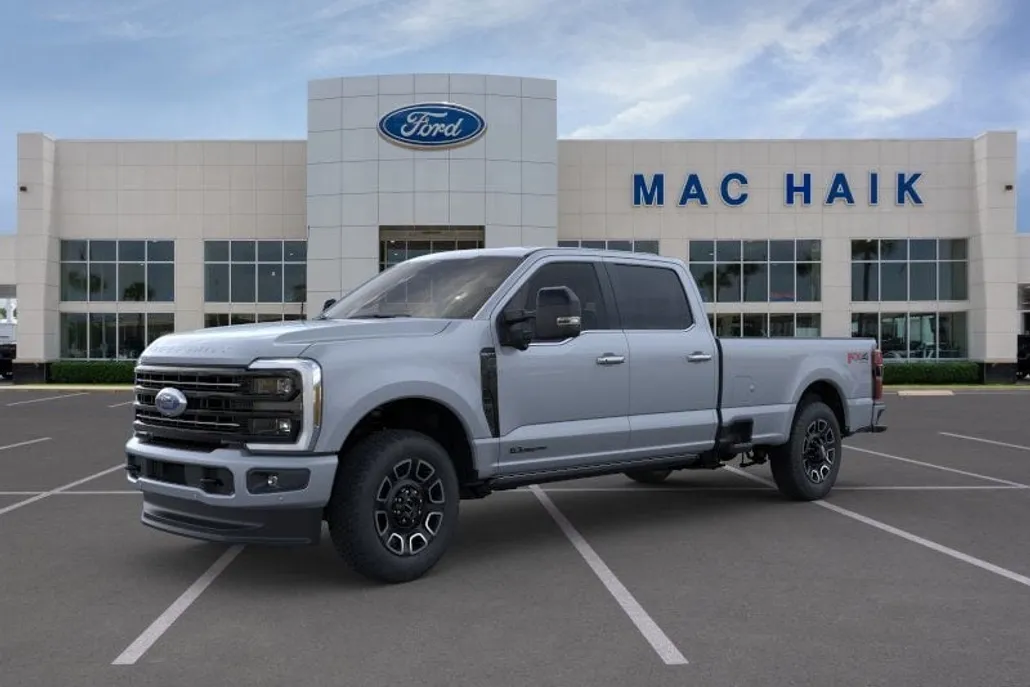 2025 Ford F-250 Platinum photo 1