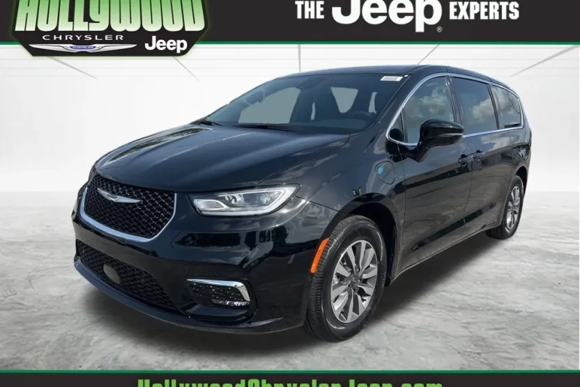 2025 Chrysler Pacifica Hybrid photo 1