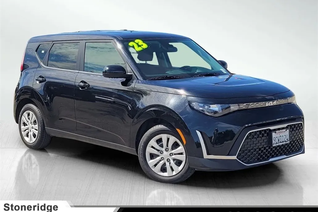 2023 Kia Soul LX photo 1