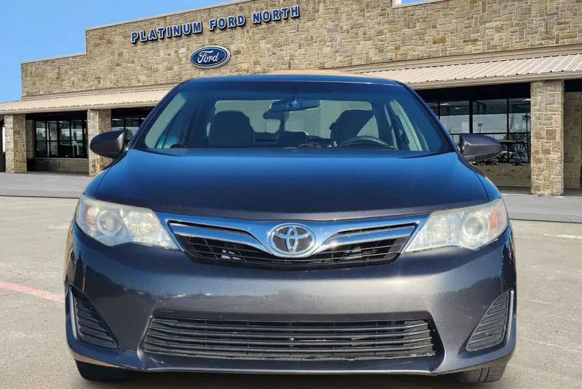 2013 Toyota Camry LE photo 1