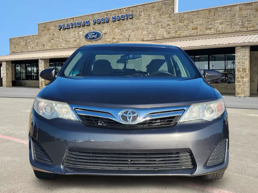 2013 Toyota Camry LE photo 1