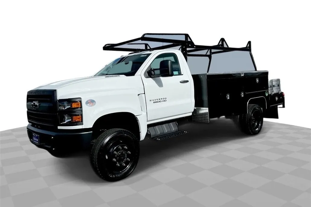 2023 Chevrolet Silverado 6500HD Work Truck photo 1