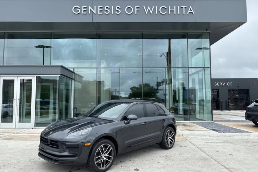 2025 Porsche Macan Base photo 1