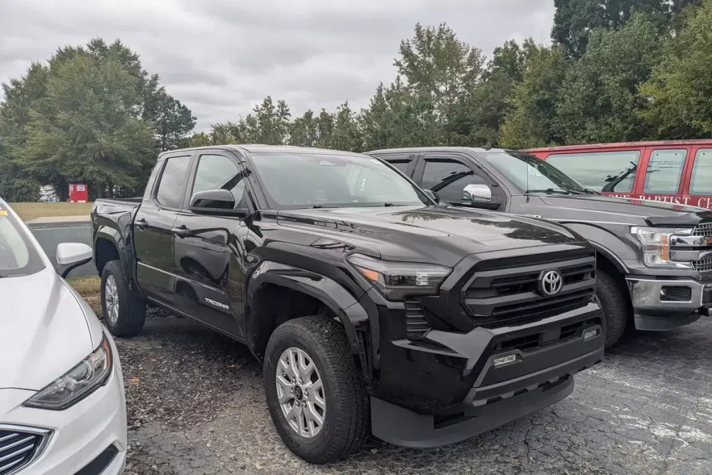 2024 Toyota Tacoma SR5 photo 1
